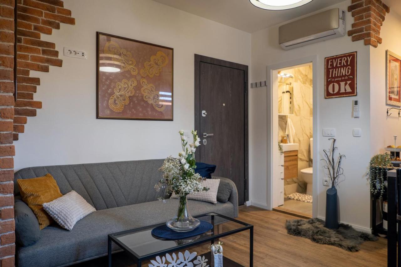 Malona One Bedroom Apartment *